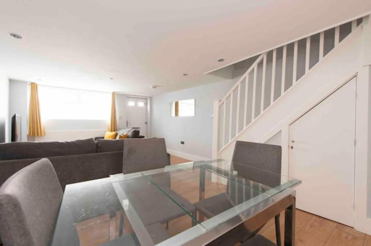 2 Bed House In Woolwich * Londres